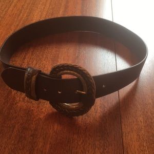 Linea Pelle Belt - dark brown with gold accent